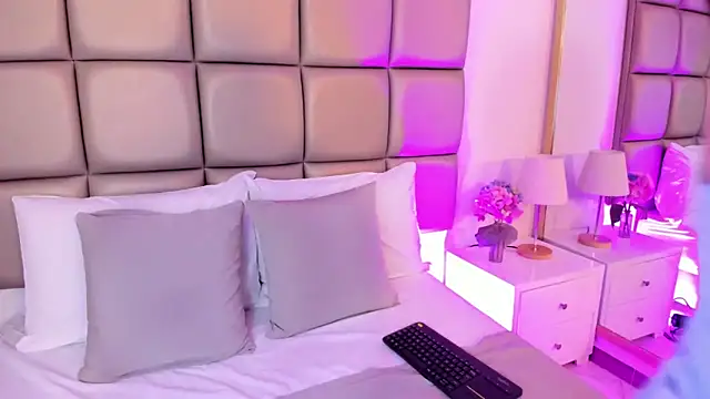 annybentleii online show from March 31, 7:14 pm