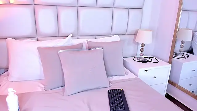 annybentleii online show from April 23, 7:05 pm