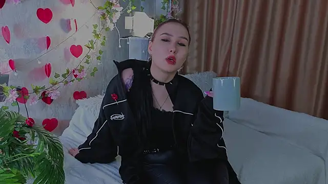 ThoraHaring online show from February 27, 4:23 am