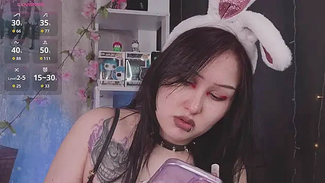 ThoraHaring online show from April 21, 4:41 am