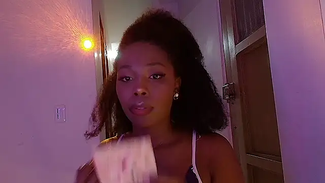 Lunaruiz online show from March 12, 6:19 am