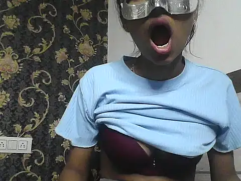 Rani1993 online show from February 28, 8:15 am