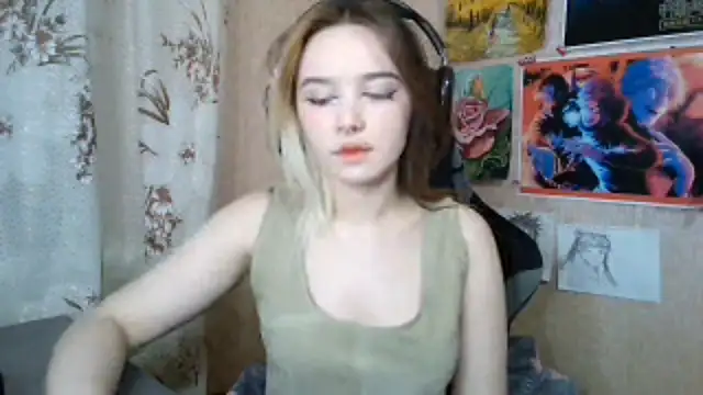 Snapshot of MilaTyan chatting on April 26, 5:32 pm MilaTyan online show from April 26, 5:32 pm