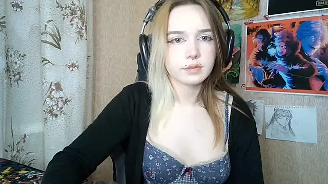 Snapshot of MilaTyan chatting on April 30, 8:57 pm MilaTyan online show from April 30, 8:57 pm
