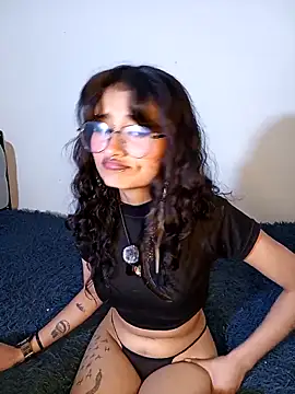 Snapshot of Lili__Clan chatting on March 8, 2:26 am Lili Clan online show from March 8, 2:26 am