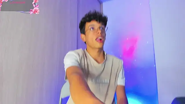 Maxfrost1 online show from April 19, 3:06 am