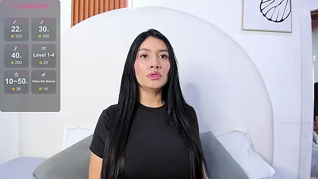 Snapshot of Violett_Rosse_ chatting on June 4, 4:13 pm Violett Rosse online show from June 4, 4:13 pm
