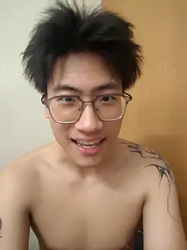 Snapshot of rdan13 chatting on March 8, 5:33 am rdan13 online show from March 8, 5:33 am