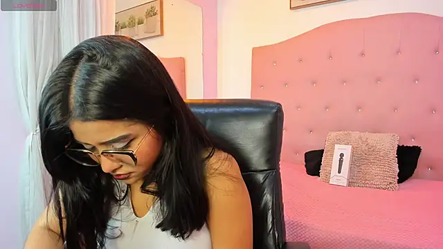 mila quin online show from April 16, 8:09 pm