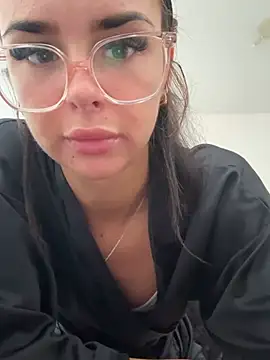 Snapshot of Amberbanxx chatting on June 2, 7:10 am Amberbanxx online show from June 2, 7:10 am