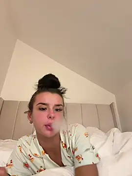 Snapshot of Amberbanxx chatting on June 5, 10:26 pm Amberbanxx online show from June 5, 10:26 pm