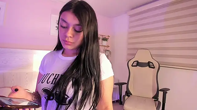 Lummii  online show from April 28, 2:27 am