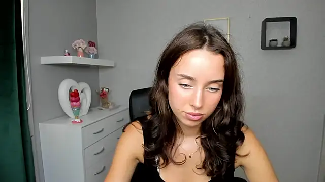 Snapshot of AdeleSolo chatting on July 31, 12:37 pm AdeleSolo online show from July 31, 12:37 pm