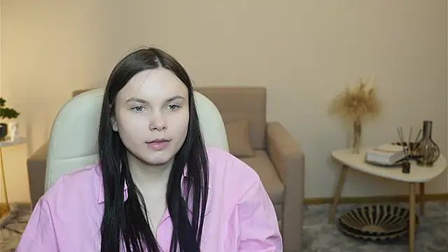 LeilaErcolani online show from February 17, 2:02 pm