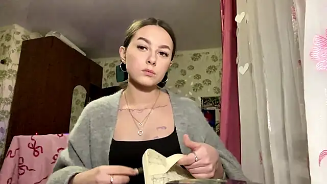 StephaniCute online show from March 4, 3:07 pm