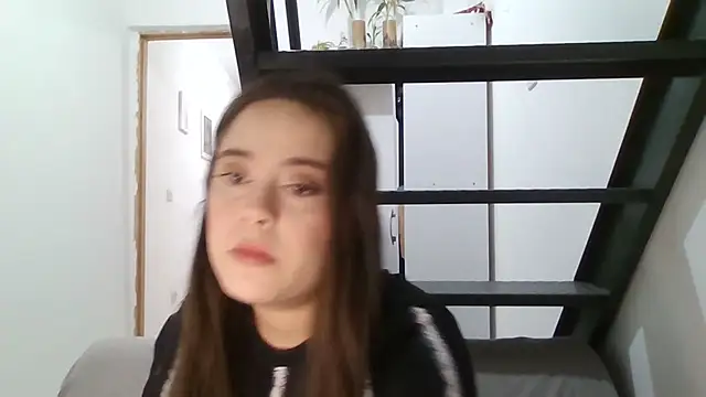 PutaYasmim online show from April 8, 12:10 am