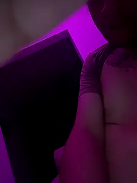 Snapshot of Escalante23 chatting on September 28, 8:20 am Escalante23 online show from September 28, 8:20 am