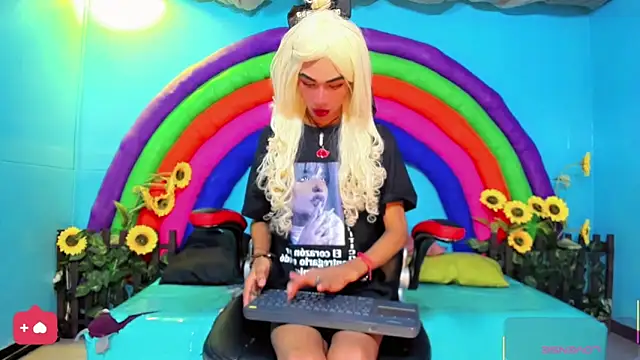 suzume Mendez online show from April 7, 11:10 am