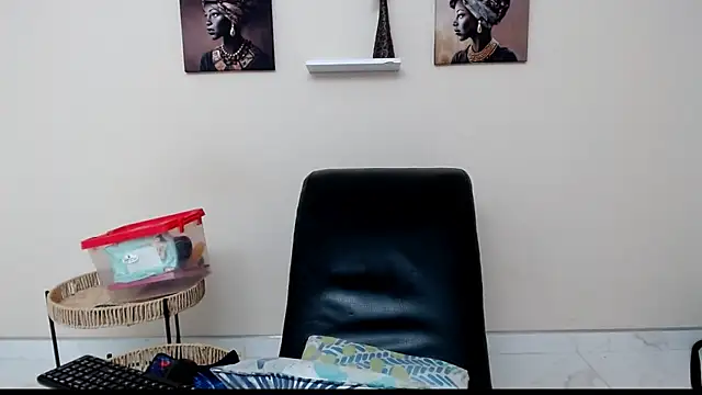 skinnysexy18 online show from April 21, 1:29 am