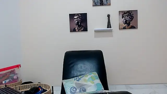 skinnysexy18 online show from April 24, 2:41 pm