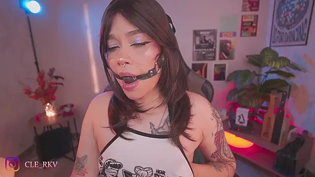 violette clerk1  online show from March 28, 10:20 pm