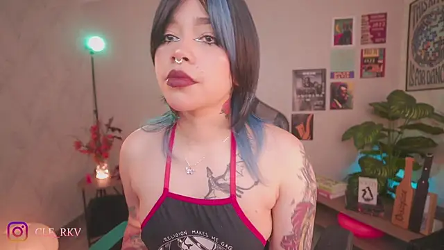 Snapshot of violette_clerk1_ chatting on May 10, 9:31 pm violette clerk1 online show from May 10, 9:31 pm