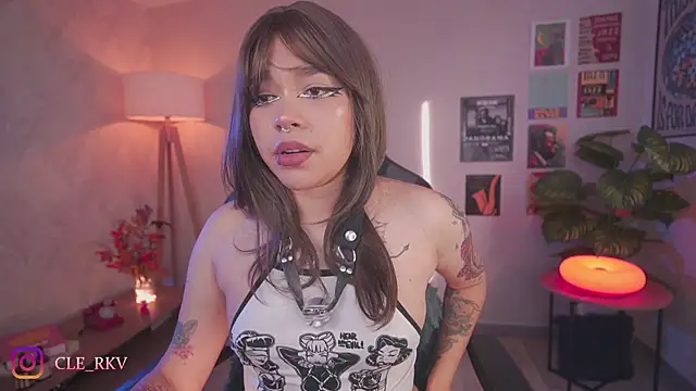 Snapshot of violette_clerk1_ chatting on May 17, 9:11 pm violette clerk1 online show from May 17, 9:11 pm