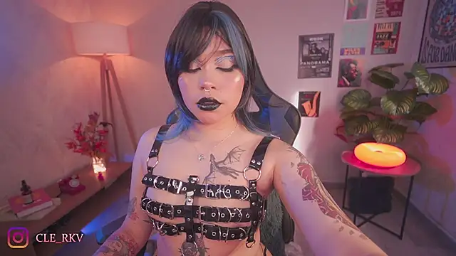 Snapshot of violette_clerk1_ chatting on June 5, 8:14 pm violette clerk1 online show from June 5, 8:14 pm