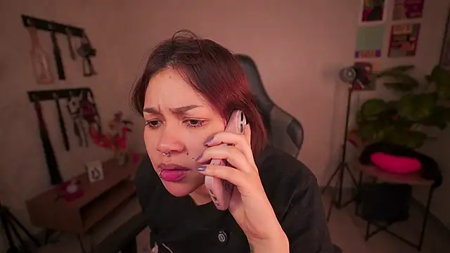 Snapshot of violette_clerk1_ chatting on July 11, 2:58 am violette clerk1 online show from July 11, 2:58 am
