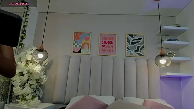 Mia Bailey  online show from April 20, 3:09 am