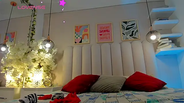 Mia Bailey  online show from April 23, 3:19 am