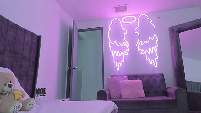 Evelin  thompsson online show from February 17, 4:09 am