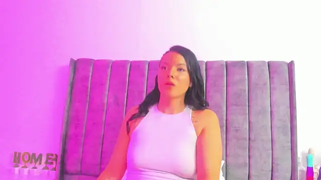 Snapshot of Evelin__thompsson chatting on May 12, 3:36 am Evelin thompsson online show from May 12, 3:36 am
