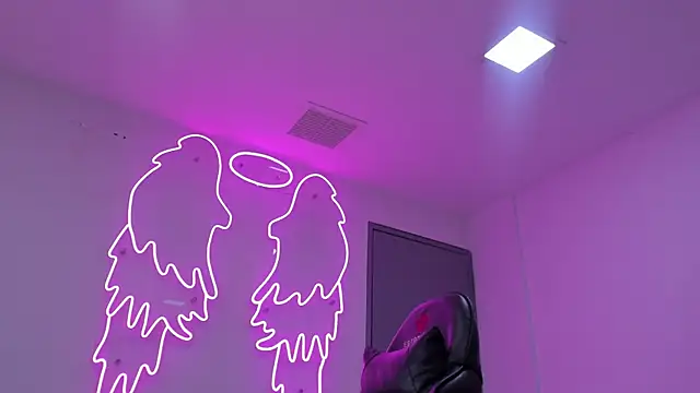 Snapshot of Evelin__thompsson chatting on June 5, 3:13 am Evelin thompsson online show from June 5, 3:13 am