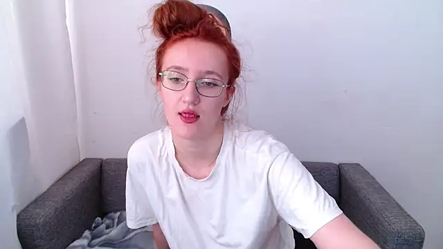 Snapshot of miay_here_ chatting on June 11, 9:51 am miay here online show from June 11, 9:51 am