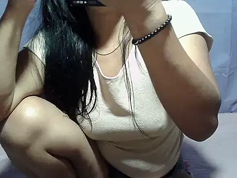 Snapshot of Sh1nbae22 chatting on June 17, 1:56 pm Sh1nbae22 online show from June 17, 1:56 pm