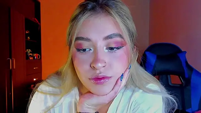 saradiazxxx online show from March 31, 5:52 am