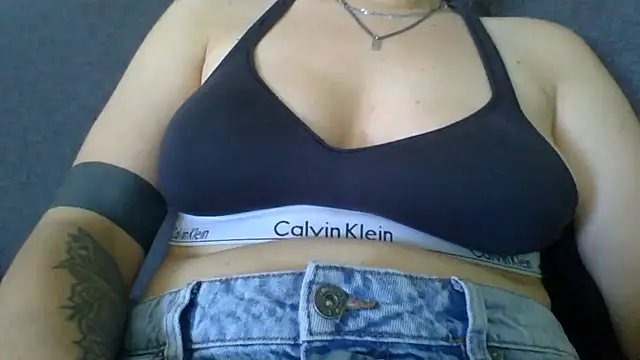 Snapshot of Geileboef28 chatting on June 23, 10:46 am Geileboef28 online show from June 23, 10:46 am