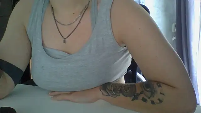 Snapshot of Geileboef28 chatting on June 30, 8:37 am Geileboef28 online show from June 30, 8:37 am
