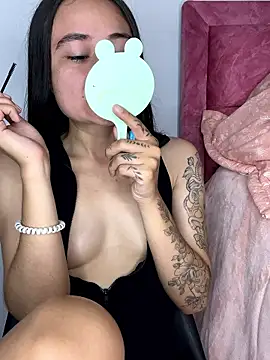 Snapshot of Sofia-squir chatting on April 15, 12:12 pm Sofia-squir online show from April 15, 12:12 pm