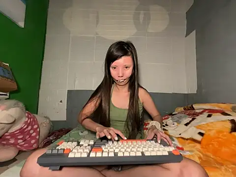 lady moon09 online show from April 5, 8:28 pm