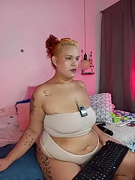 Snapshot of moni_bbw chatting on June 25, 3:38 pm moni bbw online show from June 25, 3:38 pm