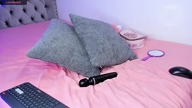 eva cutee  online show from April 8, 10:21 pm