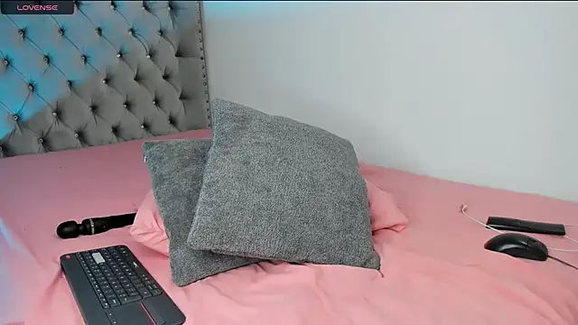 eva cutee  online show from April 23, 11:40 pm