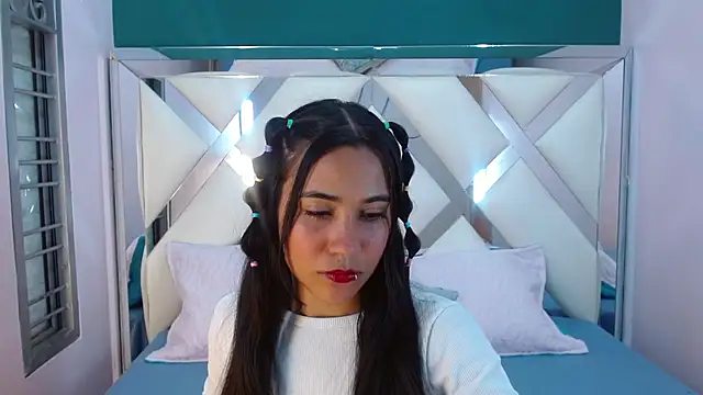 Kate Hewson online show from February 25, 12:37 pm