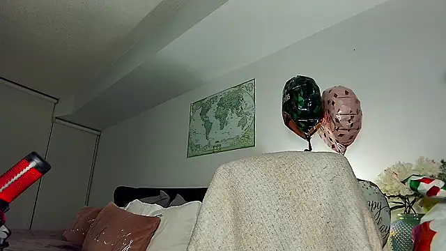 Snapshot of supreme_dominatrix chatting on January 8, 3:08 am supreme dominatrix online show from January 8, 3:08 am