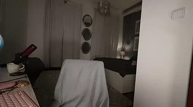 Snapshot of supreme_dominatrix chatting on March 3, 12:04 am supreme dominatrix online show from March 3, 12:04 am