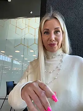 LisaMurr online show from April 20, 11:24 am