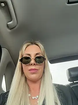 LisaMurr online show from April 22, 10:17 am