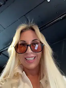 Snapshot of LisaMurr chatting on May 25, 1:06 pm LisaMurr online show from May 25, 1:06 pm